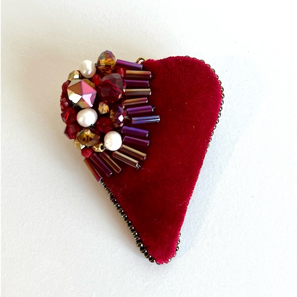 NEW handmade velvet and beaded brooch - Picture 1 of 5